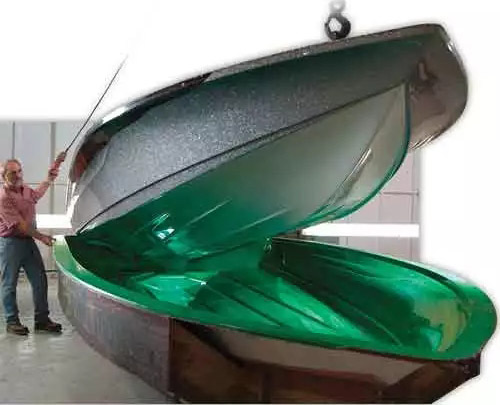 模具是玻璃鋼生產企業的印鈔機,脫模產品直接影響模具的使用壽命。