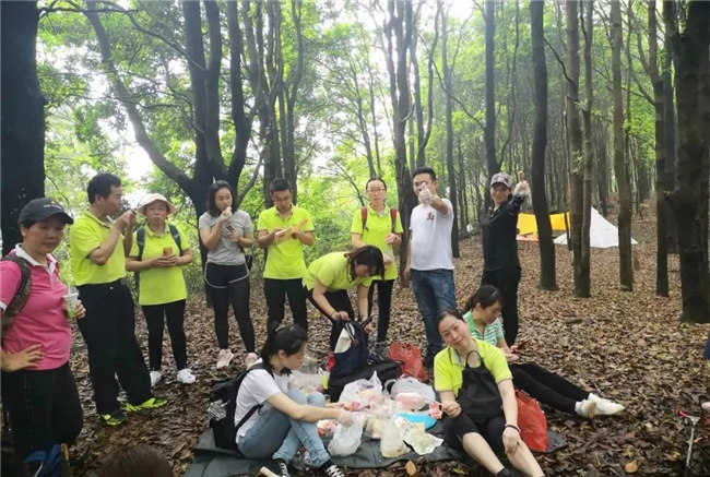 博皓人勞作過后,分享、享受美食