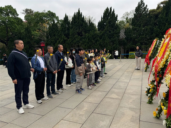 緬懷英烈志,傳承民族魂—黃花崗七十二烈士陵園祭奠活動 -3