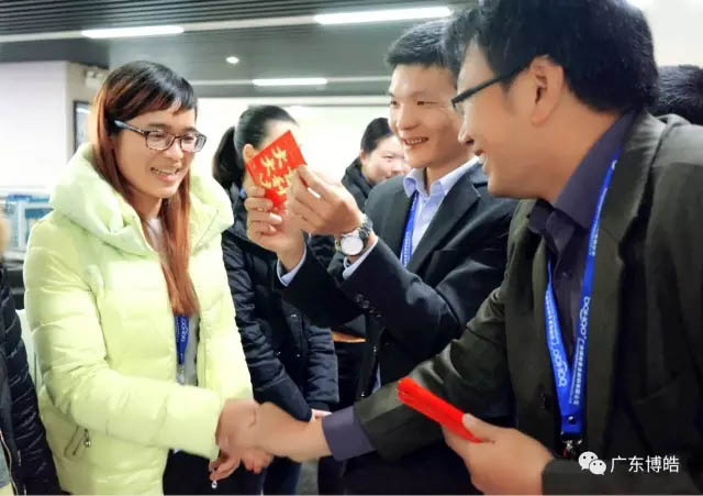 收到禮物的女神們心情就像被全世界寵愛著一般!